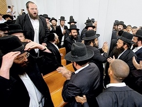 Court overturns prison sentences for Haredi mothers in school segregation row