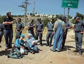 Violence as Hebron outpost evacuated