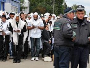 Thousands of Hasidic Jews attend annual pilgrimage to rabbi&#039;s Ukrainian tomb