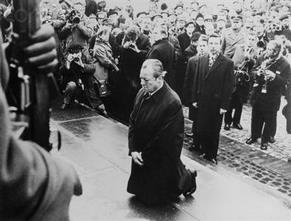 German president marks former leader&#039;s Warsaw ghetto tribute