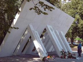 Latvian president slams attack on Holocaust rescuer monument