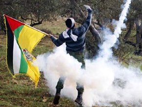 Bilin protestor laid to rest; hundreds rally in Tel Aviv