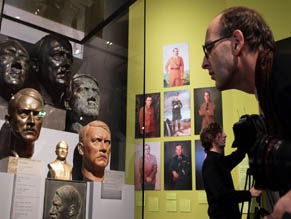 Hitler exhibition in Berlin extended due to throngs of visitors