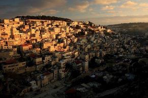 Survey: More E. Jerusalem Palestinians prefer Israeli citizenship