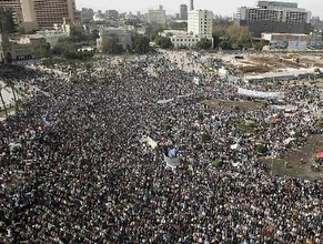 Hundreds of thousands descend on Cairo square for anti-government protest