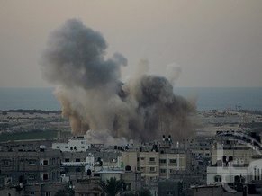 10 Palestinians injured in Gaza strikes