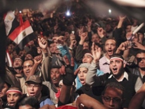 Thousands flood Cairo square as army struggles to halt rallies