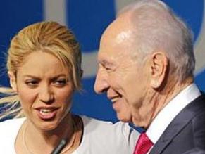 Pop singer Shakira at Peres’s presidential conference