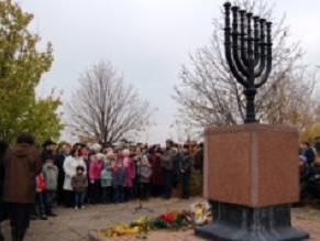 Memorial Ceremony Held in Mariupol