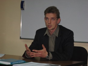 EAJC Kyiv Office Holds Discussion on the Radical Right