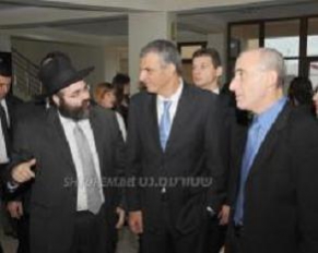 Israeli Minister Visits Baku Ohr Avner School