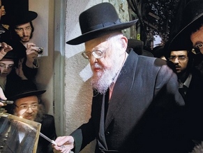 Rabbi Elyashiv, one of the most revered figures in ultra-Orthodox community, in critical condition