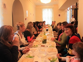 Kostanay Seder Gathers Over 80 People