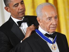 Obama honors Peres -- the &#039;essence&#039; of Israel, but White House again rejects clemency for Jonathan Pollard