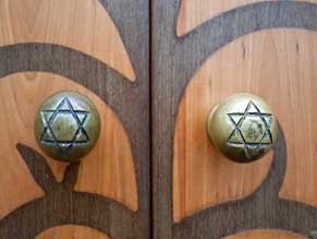 Еврейские организации Латвии обещают никого не выгонять из возвращенных зданий