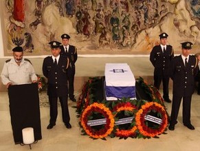 Rivlin eulogizes Shamir as coffin arrives at Knesset