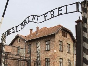 Italian arrested for carrying away Auschwitz &#039;souvenir&#039;