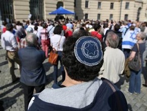 Jews, Muslims stage circumcision march in Germany