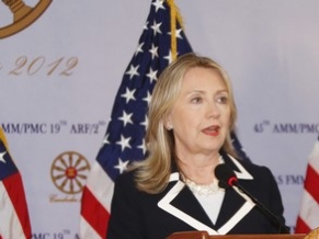 Clinton: Sanctions can be eased if Tehran cooperates