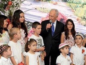 Israel&#039;s Peres wishes for Iran president to &#039;disappear&#039;