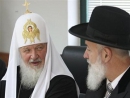 Russian Orthodox head meets Israel chief rabbis, Peres