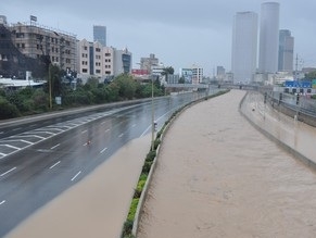 Stormy weather brings much of Israel to a standstill