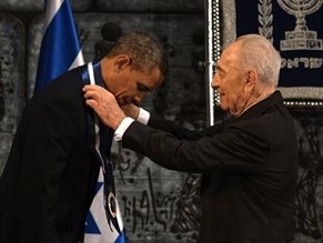 Peres awards Obama with Presidential Medal of Distinction in recognition of his ‘tireless work to make Israel strong, to make pe