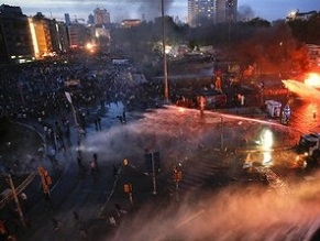 Turkish police battle protesters in Taksim Square