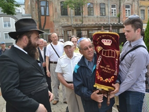 Свиток Торы вернулся в Даугавпилс