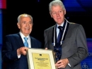 Peres honours Bill Clinton for his ‘unwavering commitment to the Jewish people’