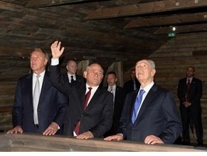 Israel’s Peres attends official opening of new museum to Righteous in Riga