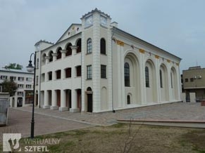 Тора вернулась в синагогу в Домброве Тарновской