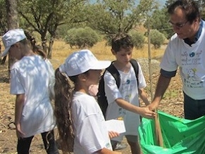 On September 9, about 200,000 volunteers in Israel to take part in Clean Up the World Day