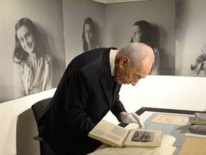Shimon Peres in Holland: ‘I doubt whether Assad read Anne Frank’s diary’
