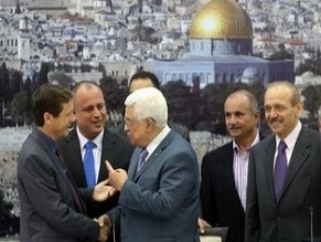 Abbas vows to continue efforts to release all Palestinian prisoners