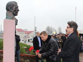 Посол Израиля Иосиф Шагал открыл бюст Марка Шагала в Лиозно