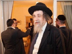 Queen Elizabeth honors Israeli haredi