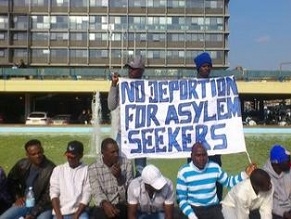 African migrants vow to continue strike