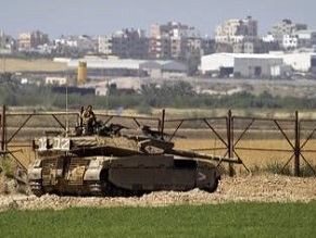 IDF injures Palestinian on border fence in northern Gaza