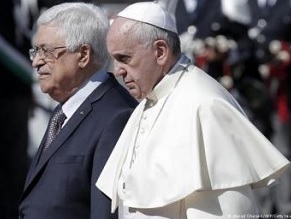 Pope Francis hosts Shimon Peres and Mahmoud Abbas for a prayer at the Vatican