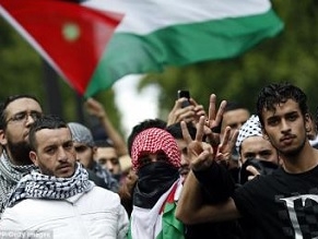 Gaza demonstration in Paris in defiance of authorities ban