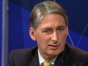 British FM Hammond: &quot;What Israel does in Gaza must be proportionate&quot;