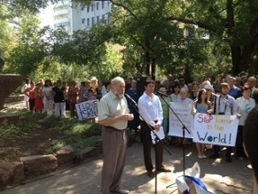 Josef Zisels Speaks at Solidarity Rally in Chisinau