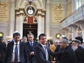 French Prime Minister Valls at Paris synagogue tries to reassure French Jews against growing anti-Semitism