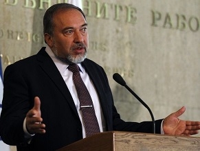 Hamas denies knowledge of Liberman plot, but says leaders of &#039;occuaption&#039; are legitimate targets