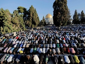 No age restrictions for Temple Mount Friday prayers as Jerusalem police remain on high alert