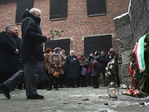 300 Auschwitz survivors gather for ceremony marking 70th anniversary of liberation of Nazi death camp in presence of Polish and
