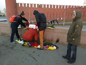 Оппозиция соберет подписи для установки памятного знака на месте гибели Немцова