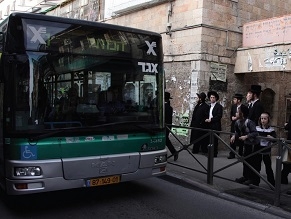 74 percent of public favors some form of public transport on Shabbat, poll finds