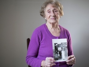 Oskar Gröning trial: British Auschwitz survivor takes the stand